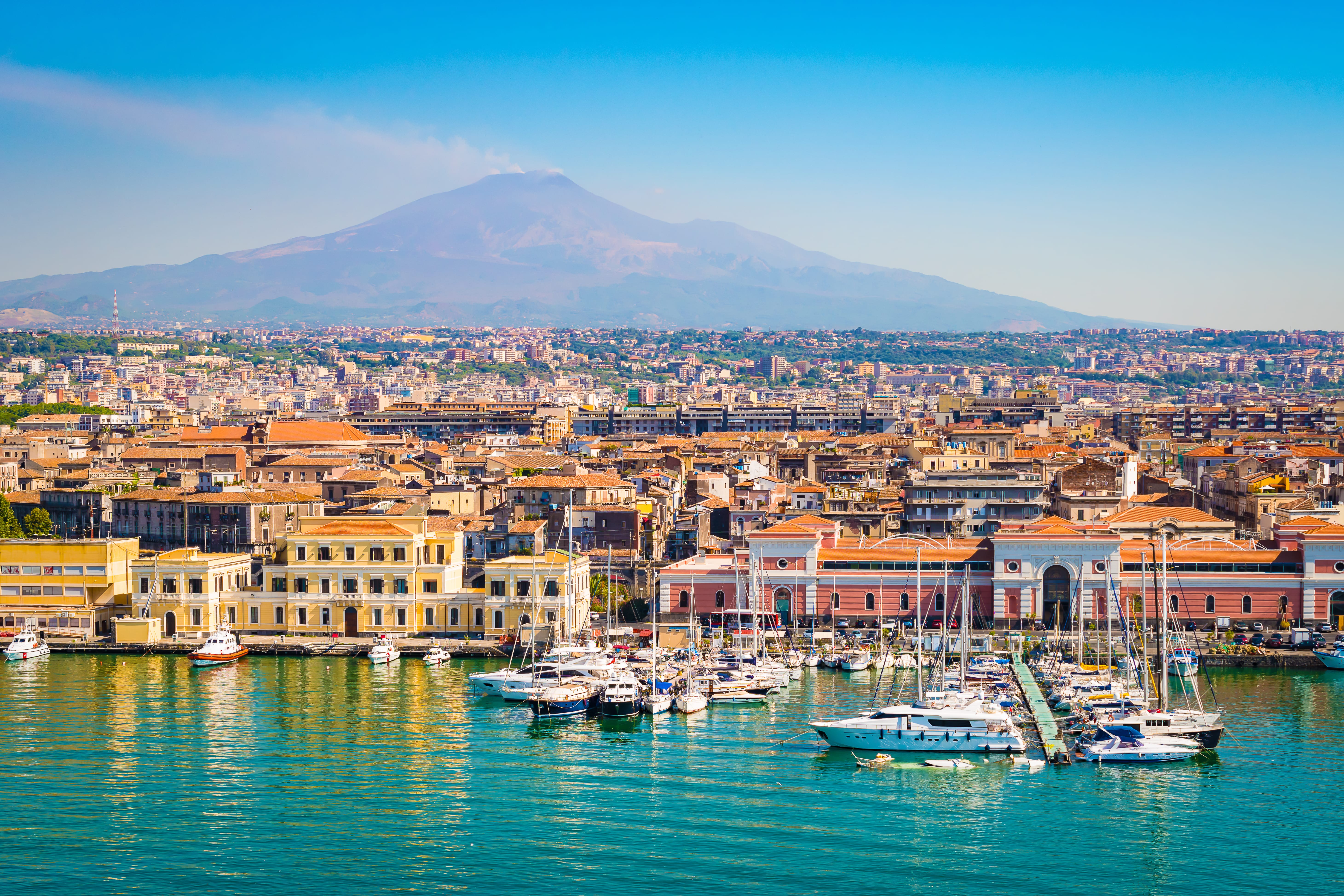 Catania, la città più cara con un'isola ecologica in disuso da 12 anni